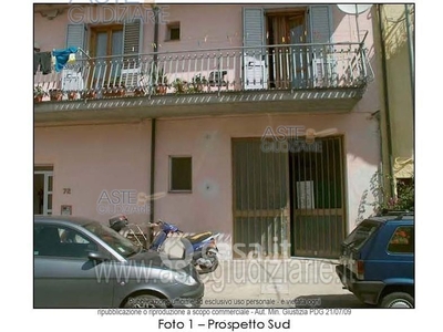 Negozio/Locale commerciale in Vendita in Via Firenzuola a Santa Maria a Monte