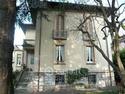 Palazzo in Vendita in a Varese