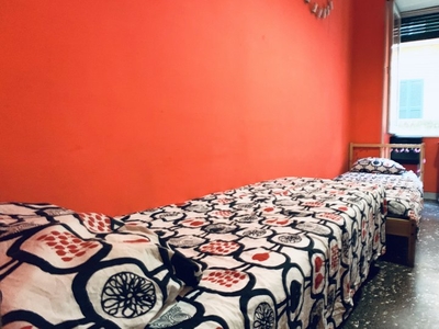 Posto letto in camera condivisa in appartamento con 4 camere da letto a Ostiense, Roma
