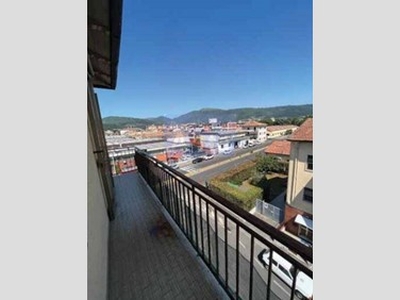 Quadrilocale in Vendita a Prato, zona Chiesanuova, 96'750€, 110 m²