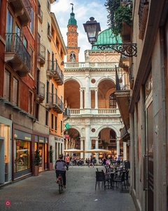 Stabile / Palazzo in Vendita in a Vicenza