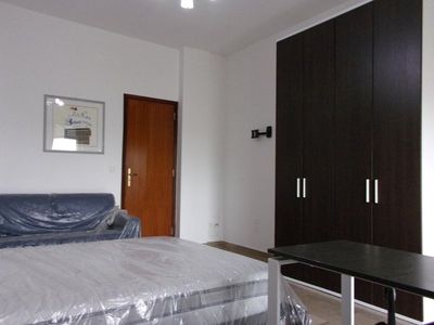 Stanza in Affitto a Brindisi, zona Viale Aldo Moro, Commenda, 330€, 100 m²