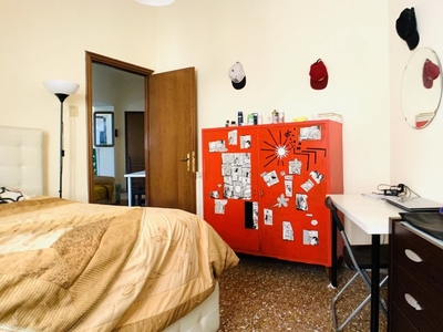 Stanza in affitto in appartamento con 4 camere da letto a Garbatella, a Roma