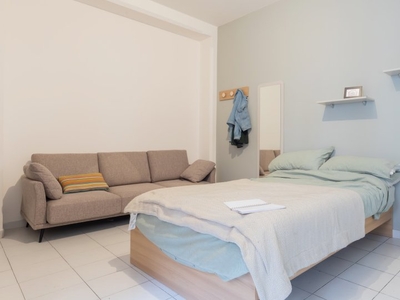 Stanza in affitto in appartamento con 5 camere da letto a Roma