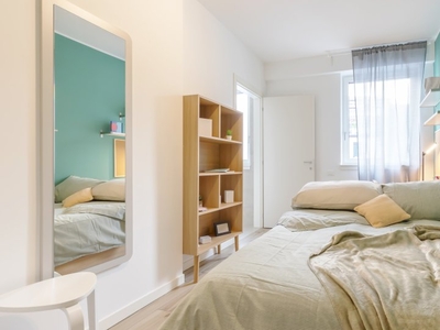 Stanza in appartamento con 6 stanze da letto a Padova