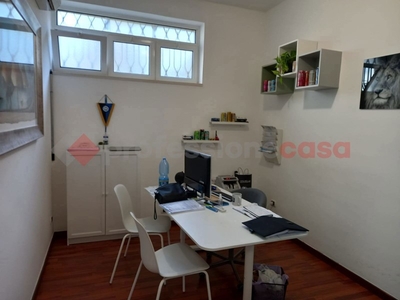 Ufficio in Affitto a Bari, 650€, 55 m²