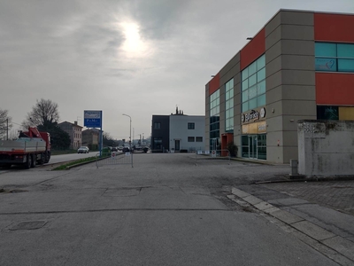 VICENZA, RIVIERA BERICA (LOCALITA' LONGARA): NUOVO NEGOZIO FRONTE STRADA.