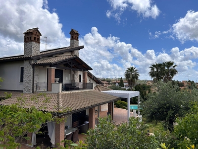Villa a Albano Laziale in via olivella