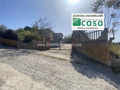 Villa a schiera in Contrada La Pietra SNC, Caltanissetta, 4 locali