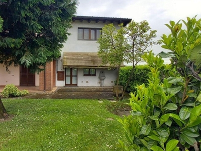 Villa a schiera in vendita a Pieve Porto Morone