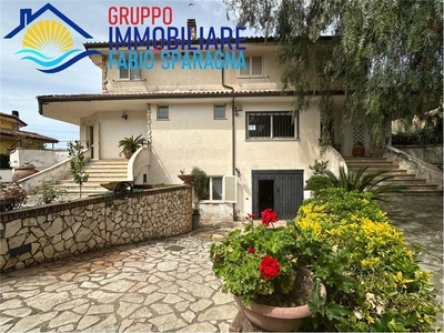 Villa a Sessa Aurunca, 11 locali, 3 bagni, giardino privato, 424 m²