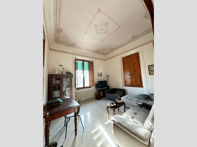 Villa bifamiliare in Vendita a Pisa, zona Marina di Pisa, 650'000€, 230 m²