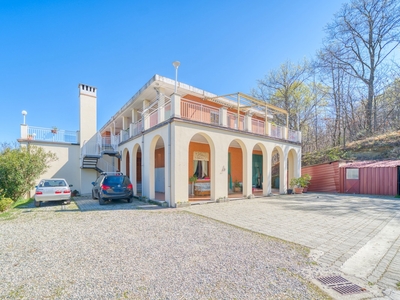 Villa con giardino a Baldissero Torinese