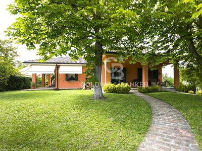 Villa in vendita a Castelvetro di Modena - Zona: Levizzano