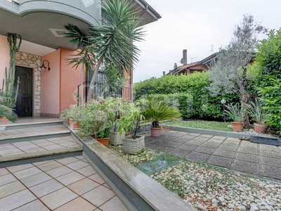 Villa in Vendita a Latina, 367'000€, 200 m²