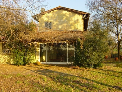 Villa in Vendita a Lucca, zona Est, 650'000€, 550 m²