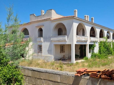 Casa Bi - Trifamiliare in Vendita a Forte dei Marmi Centro