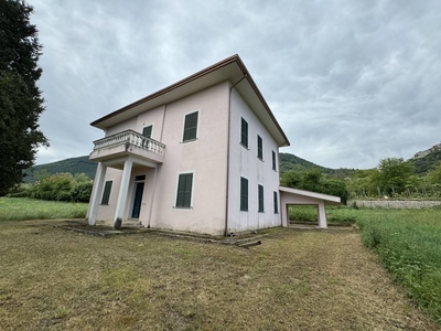 Villa in Vendita a Corniglio
