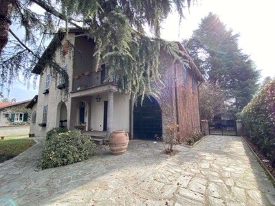 Villa in Via Vittorio alfieri 7, Carate Brianza, 13 locali, 3 bagni