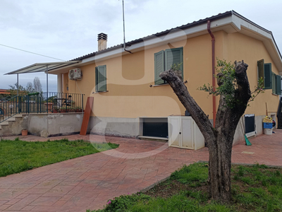 villa indipendente in vendita a Nettuno