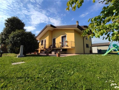 Villa singola a Eraclea, 8 locali, 2 bagni, 190 m², aria condizionata