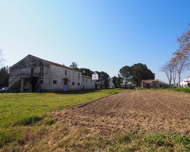 Casa indipendente con box, Corridonia zona semi-centrale