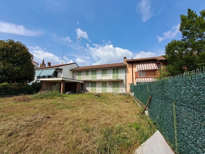 Casa indipendente con giardino a Bernate Ticino