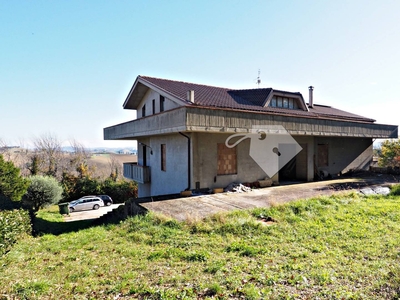 Casa indipendente con terrazzo, Mogliano zona macina