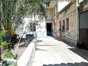 Appartamento Quadrilocale da ristrutturare, in vendita in Via Villa Glori 72, Catania