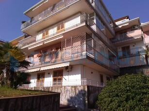 Appartamento Quadrilocale in vendita a Aci Catena