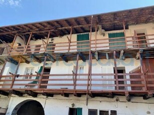 Appartamento Trilocale da ristrutturare, in vendita in A Due Passi Dal Centro Storico, Gozzano