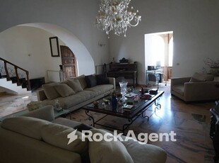 Casa di prestigio di 1500 mq in vendita Via Tirone, 13, Napoli, Campania