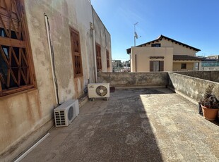 Casa indipendente con terrazzo a Siracusa