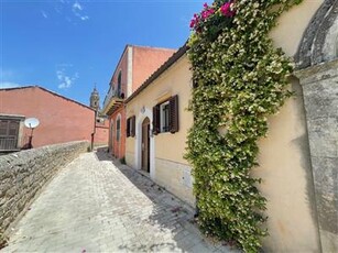 CASA SINGOLA - CENTRO STORICO a MODICA ALTA, Modica