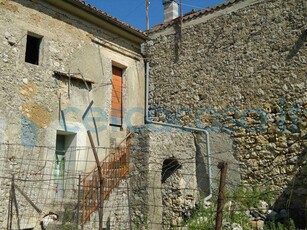 Casa singola da ristrutturare, in vendita in Vico Pellegrini N 6, Colle San Magno