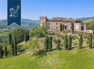 Castello di 1100 mq in vendita - Gropparello, Italia
