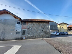 Garage / posto auto di 68 mq a Gattico-Veruno