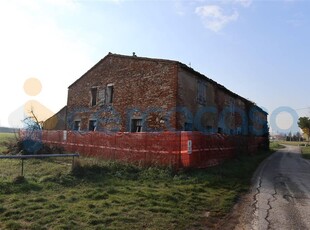 Rustico casale da ristrutturare in vendita a Savignano Sul Rubicone