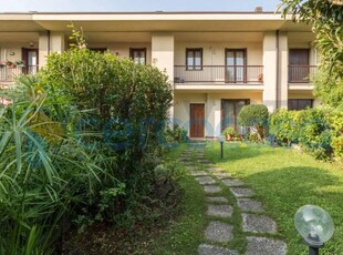 Villa a schiera in ottime condizioni, in vendita in Via Arcangelo Da Lonato, Lonato