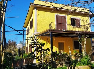 Villa singola con giardino