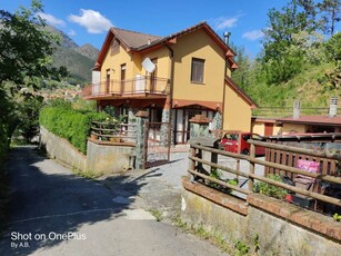 Villetta bifamiliare con giardino carrabile 10min Cogoleto