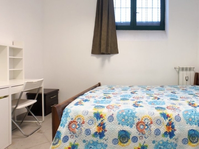 Camere in affitto in appartamento con 3 camere da letto ad Affori, Milano