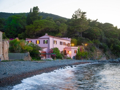 Villa con giardino a Marciana Marina