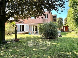 Villa in Vendita in Viale del Sagittario 66 a Modena