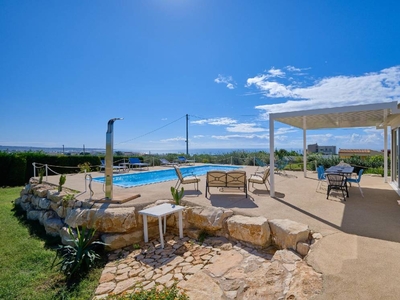 Hyblea, elegante villa indipendente con piscina e splendida vista sul mare