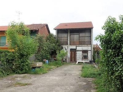 Rustico casale in vendita a Chivasso Torino - zona Montegiove