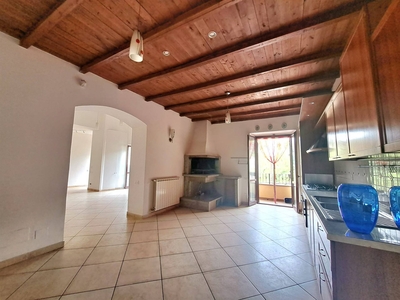 Casa semi indipendente in vendita a Viterbo Roncone