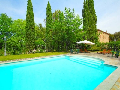 Casa a Perugia con giardino, piscina e sauna
