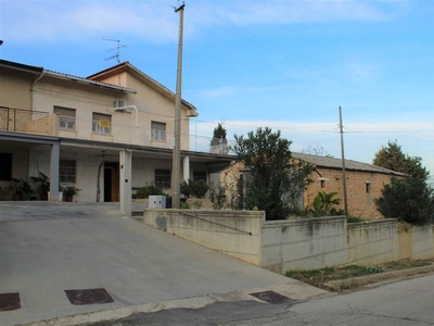 Casa semi indipendente in vendita a Pollutri Chieti San Barbato