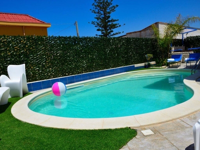 Confortevole casa a Alcamo con terrazza, giardino e piscina
